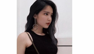 越南高中妹子福利美照 皮膚白皙,傲人上圍呼之欲出