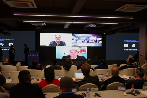 匯國際美育專家 聚藝術(shù)機(jī)構(gòu)大咖——藝術(shù)管理論壇共商“藝術(shù)機(jī)構(gòu)的教育本質(zhì)”