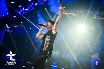 點擊圖片翻頁 多形式調(diào)動用戶情感,CF十周年火線盛典成功背后的整合營銷打法