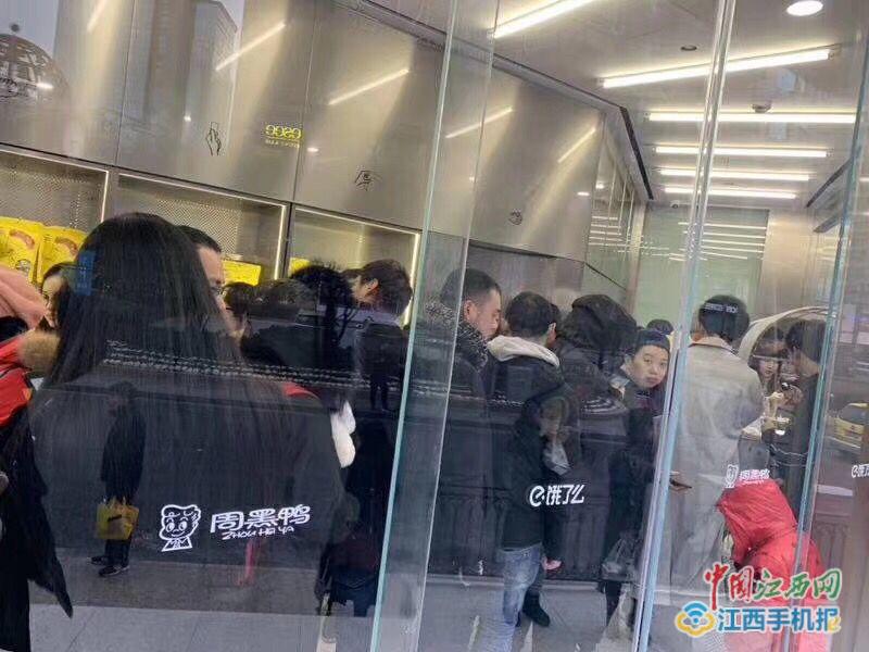 周黑鴨×餓了么品牌外賣聯合店開業 頻頻觸電主題店