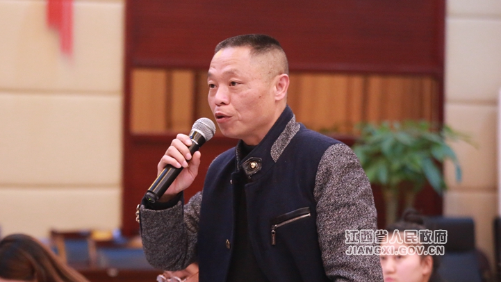 人民周刊_副本.jpg 《關(guān)于保護企業(yè)家合法權(quán)益 激發(fā)優(yōu)秀企業(yè)家精神的實施意見》政策解讀新聞發(fā)