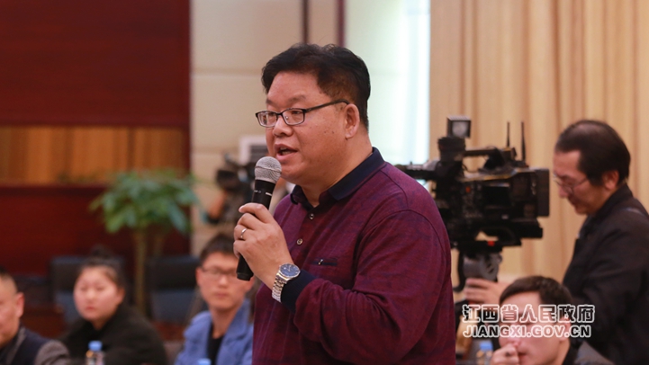 中國日報_副本.jpg 《關(guān)于保護企業(yè)家合法權(quán)益 激發(fā)優(yōu)秀企業(yè)家精神的實施意見》政策解讀新聞發(fā)