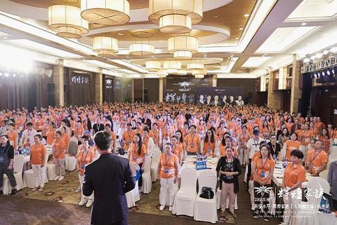 微世界新零售商學(xué)院:微商從業(yè)者一站式在線培訓(xùn)服務(wù)平臺(tái)