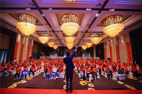 微世界新零售商學(xué)院:微商從業(yè)者一站式在線培訓(xùn)服務(wù)平臺(tái)