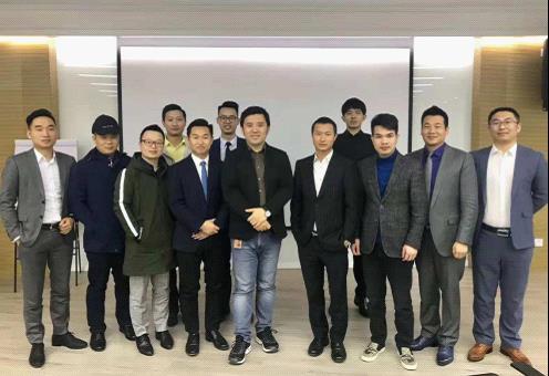 微世界新零售商學(xué)院:微商從業(yè)者一站式在線培訓(xùn)服務(wù)平臺(tái)