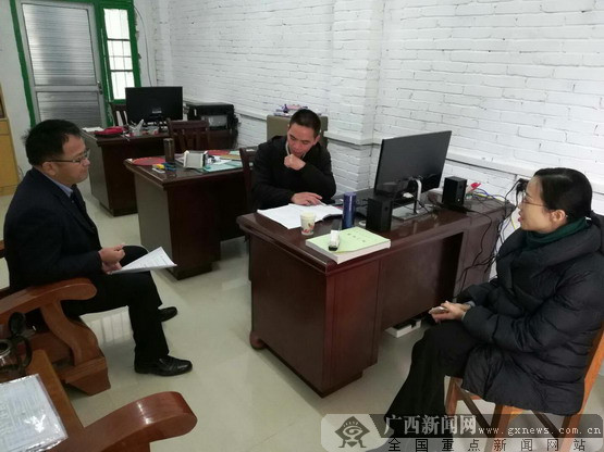 農行寧明縣支行外拓營銷進校園