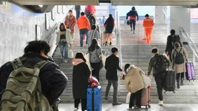 “霸座”還推搡乘警？一旅客被拘！