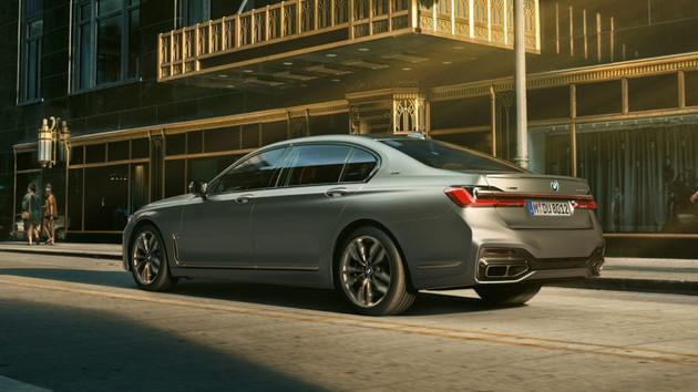 疑似新款寶馬M760 Li官圖發(fā)布 6.6T V12動力