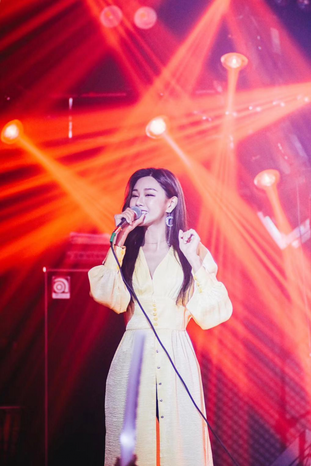 拿下年度女主播榜首 單月吸粉700萬 張禾禾現(xiàn)在是抖音一姐了？