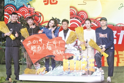 春節電影扎堆 各大片“放大招”應對