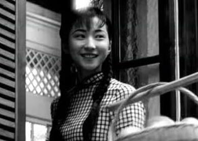 有人犯規！春節拍黑白廣告！