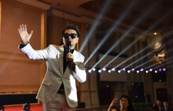 “神秘營銷第一人”背影哥——創營銷大時代壯舉！