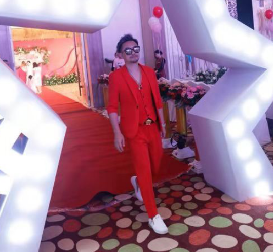 “神秘營銷第一人”背影哥——創營銷大時代壯舉！