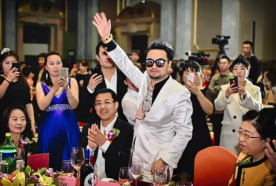 “神秘營銷第一人”背影哥——創營銷大時代壯舉！