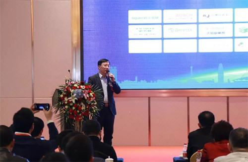 中國建筑金屬結構協會舒適家居分會、輻射供暖供冷委員會秘書長劉浩 中國建筑金屬結構協會舒適家居分會、輻射供暖供冷委員會秘書長劉浩