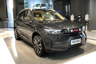 車頭/車尾竟是顯示屏？奇點iS6最快明年1月上市