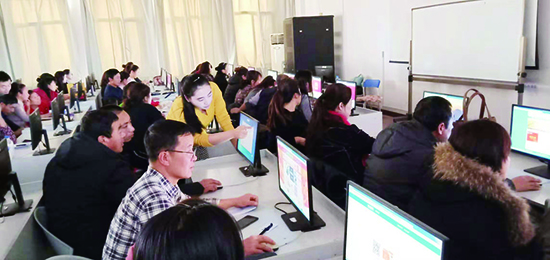 農(nóng)民電商充電忙