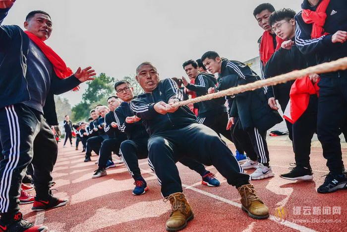 競技場上 奔跑迎新