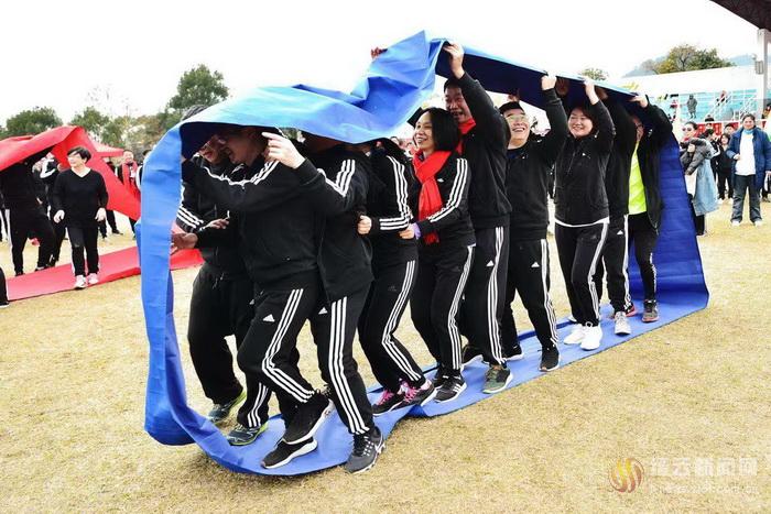 競技場上 奔跑迎新