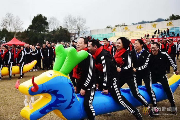 競技場上 奔跑迎新