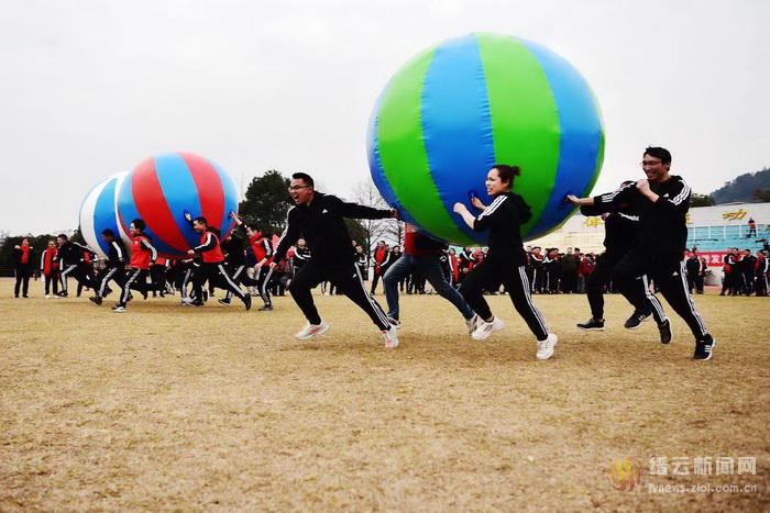 競技場上 奔跑迎新