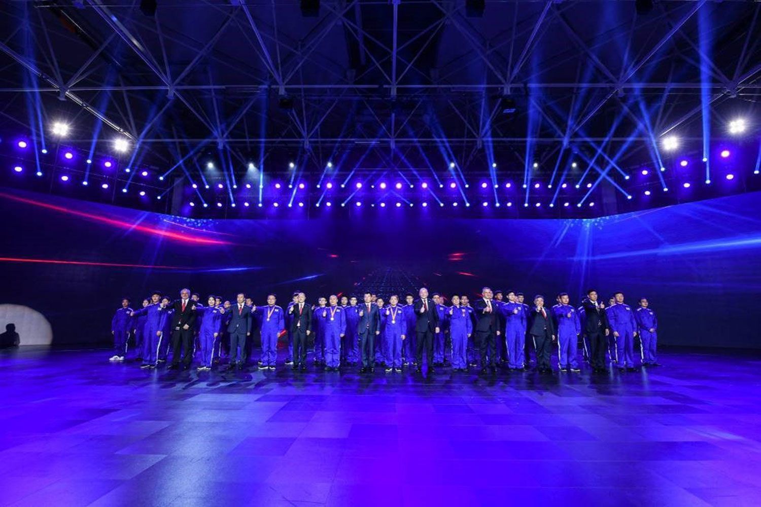 大眾新聞年會溫暖車市寒冬