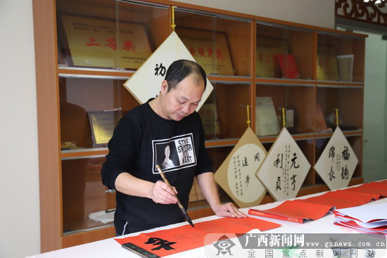 農行港南支行新春為客戶送祝福