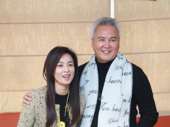 張庭夫婦微商帝國(guó)起底 達(dá)爾威年納稅12億9個(gè)月凈賺11億