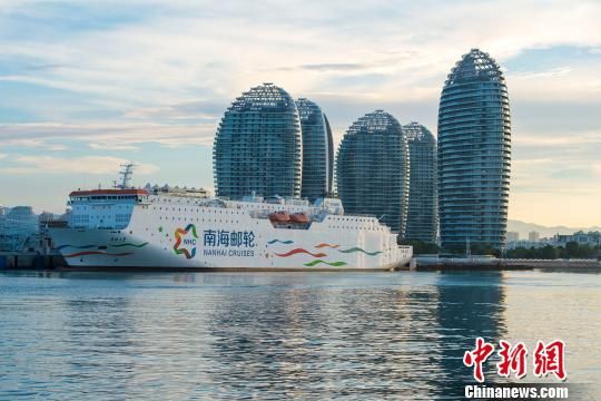 圖為海南三亞鳳凰島郵輪母港。　駱云飛　攝