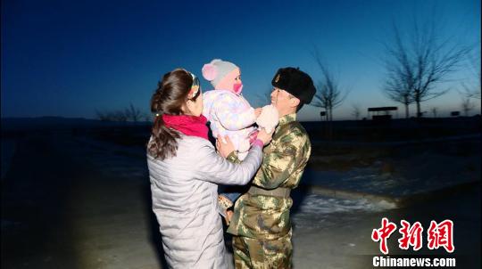 甘肅武警堅守戈壁邊關哨位:十年未回家過年